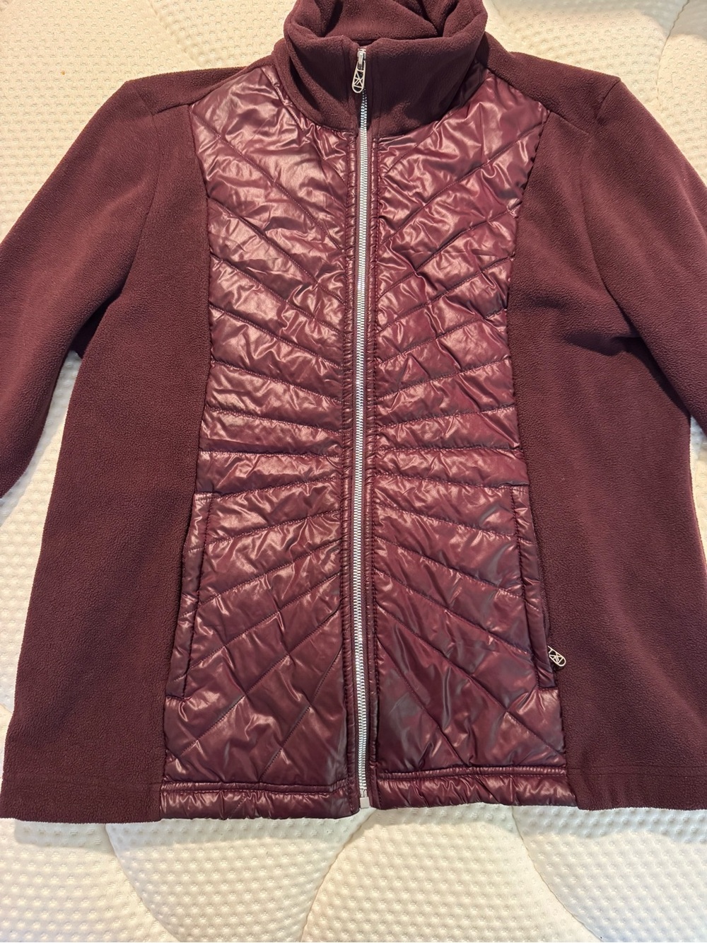Women’s Quilted Front Fleece Jacket in Burgundy - Picture 2 of 6